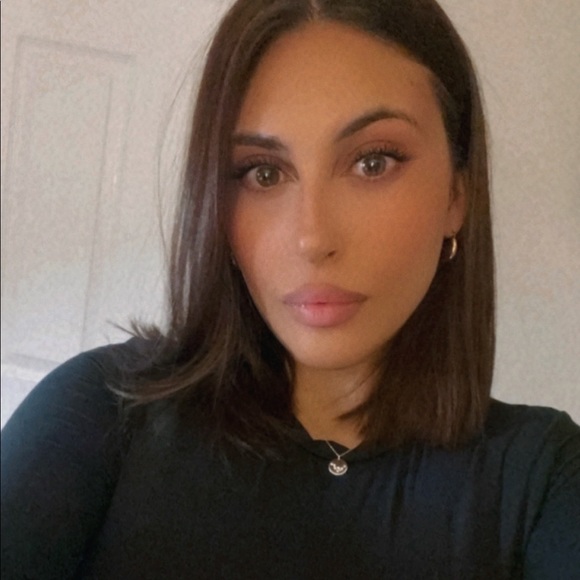 Meet your Posher, Julia - Picture 2 of 2